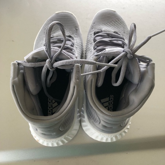 Adidas basketball shoes - Picture 3 of 8